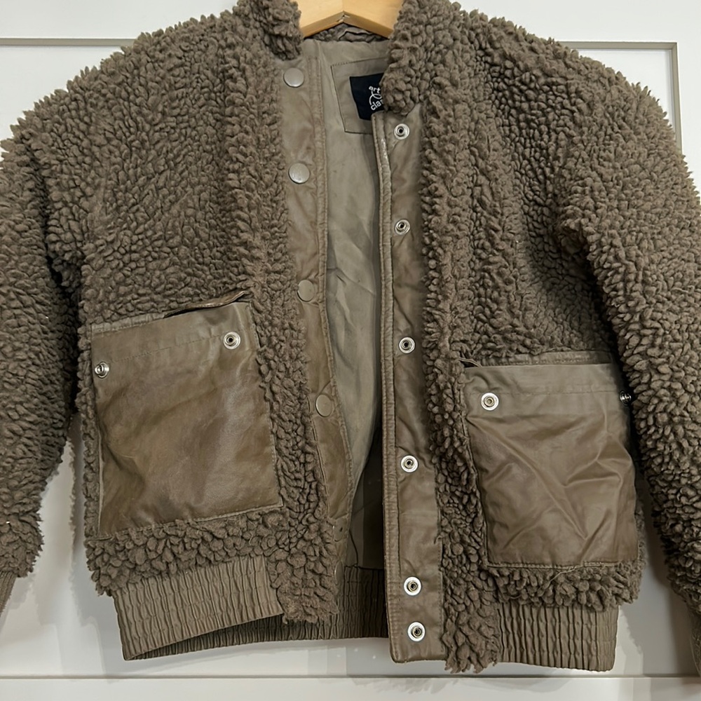 Target style art class size 6 Sherpa jacket